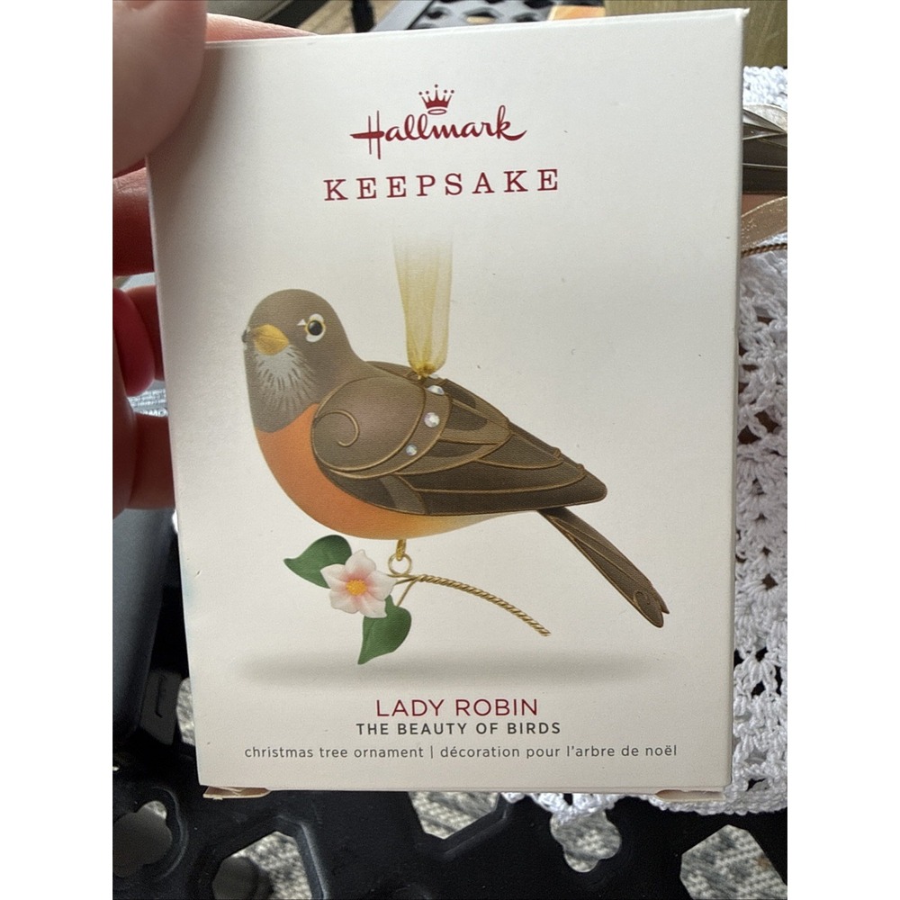 Hallmark Beauty of the Birds‎ LADY ROBIN, 2018
